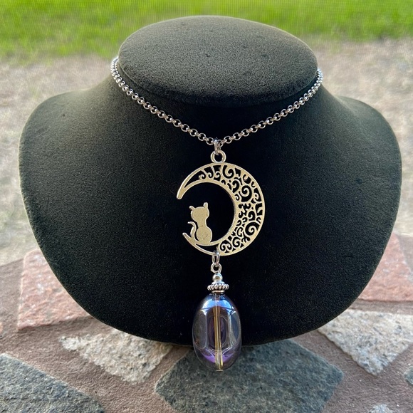 Crystal cat moon necklace . Black iridescent rainbow aura crystal & silver charm - Picture 8 of 15